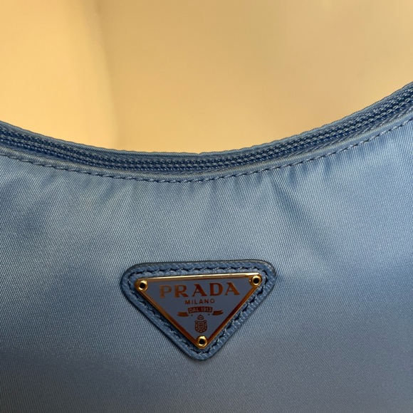 🎀 Prada
Re-Edition 2000 mini bag - Picture 17 of 17